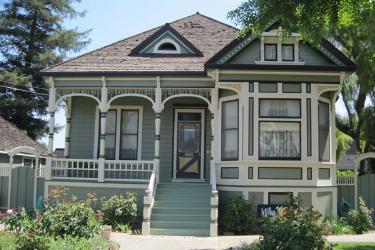 1895 Queen Anne Cottage