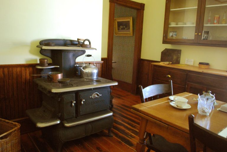Hill House: Kitchen