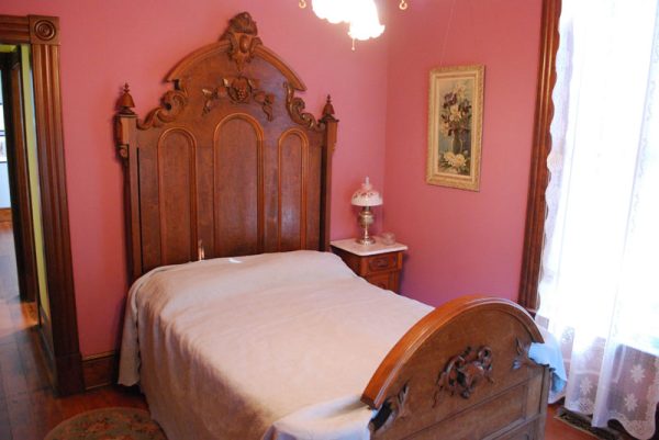 Hill House: Front Bedroom